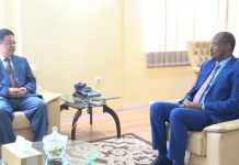 Projet de bibliothèque et d’archives nationales : Moumin Hassan Barreh inspecte les travaux de construction