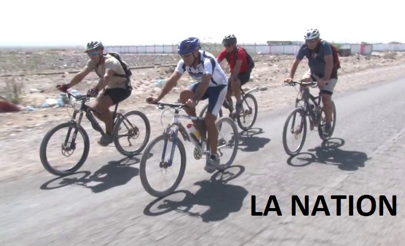 Dikhil : cinq cyclistes des FFDJ parcourent 80 km à vélo