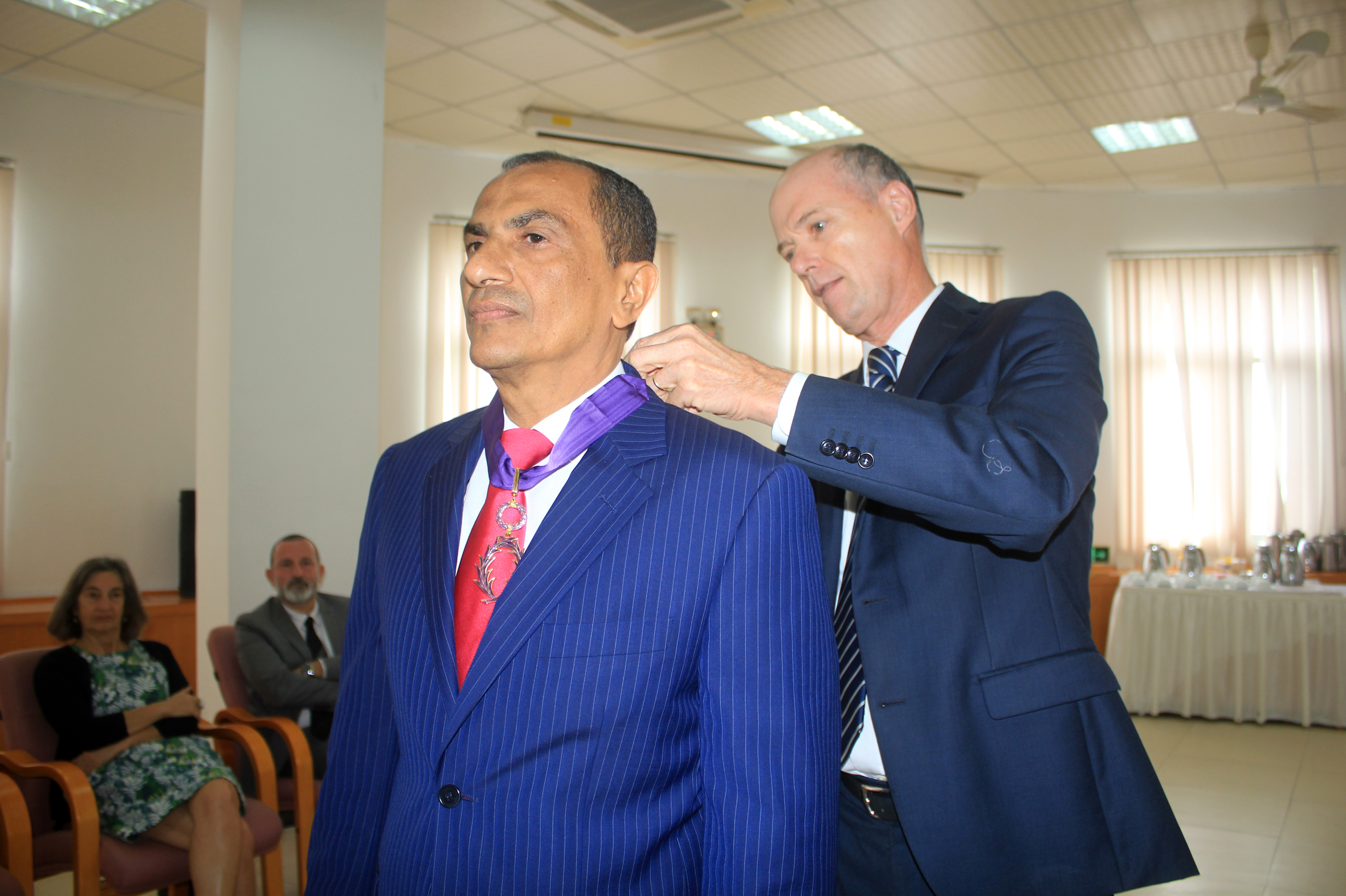 Dr-Nabil-Mohamed-Ahmed-élevé-au-rang-de-Commandeur-de-l’Ordre-des-Palmés-Académiques-3
