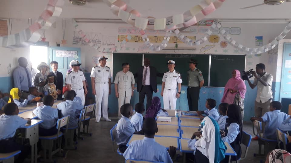 Ecole de PK13 : La base militaire chinoise octroie du mobilier scolaire