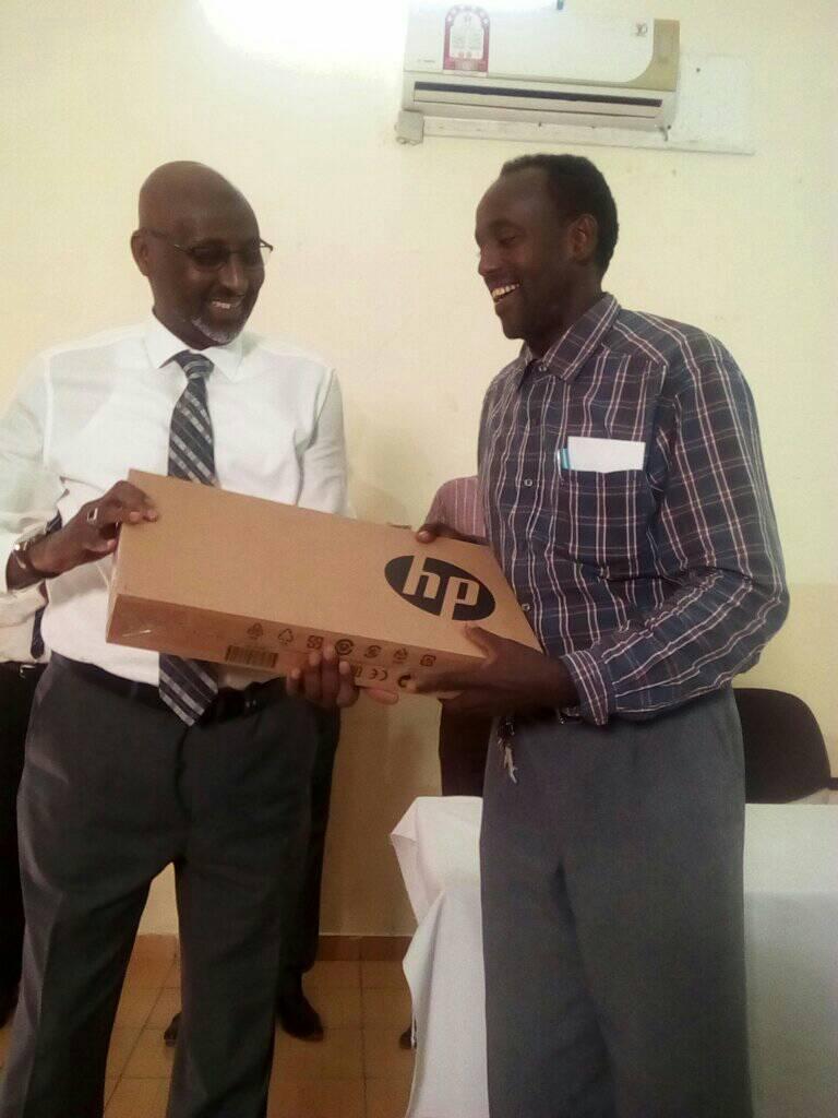 CRIPEN : Le MENFOP offre des ordinateurs portables aux concepteurs de manuels scolaires