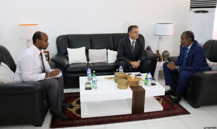 L’ambassadeur Salim L. Sahinkaya reçu en audience par M. Ali Hassan Bahdon (2)