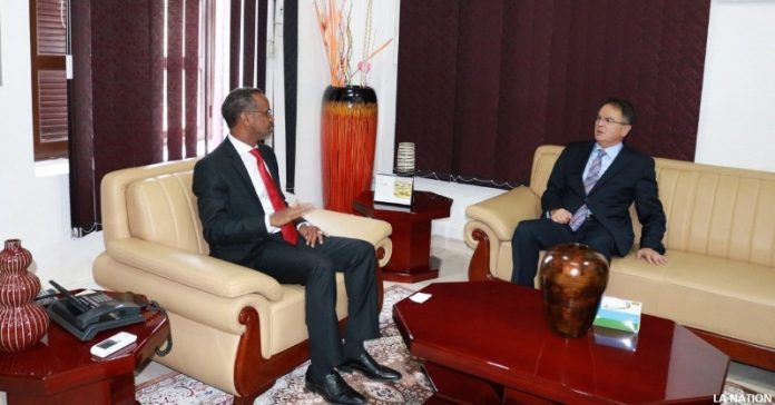 Les nouveaux ambassadeurs de Turquie et de Cuba reçus en audience par M. Abdi Youssouf Sougueh (2)
