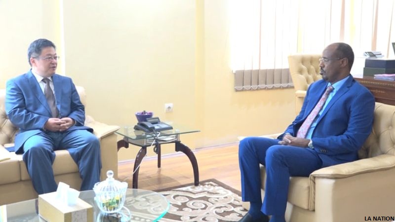 Projet de bibliothèque et d’archives nationales : Moumin Hassan Barreh inspecte les travaux de construction