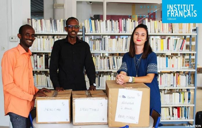 Don de livres au Collectif des actions citoyennes de Boli (2)