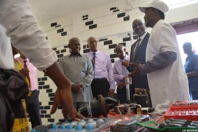 Le Premier ministre inaugure le centre d’incubation des microentreprises au LIC (2)