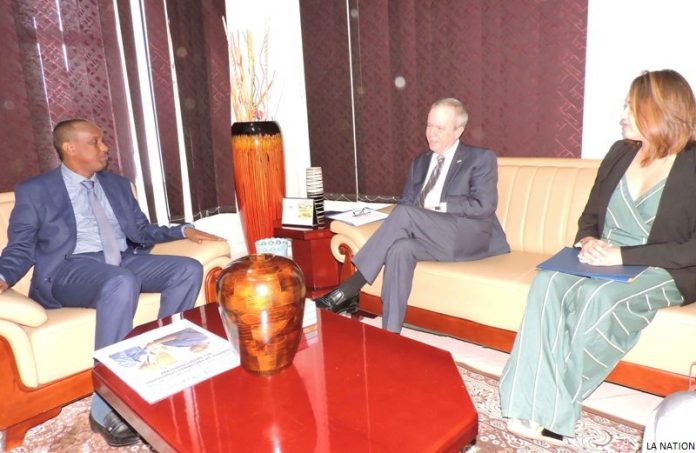 L’ambassadeur américain reçu en audience par M. Radwan Abdillahi Bahdon