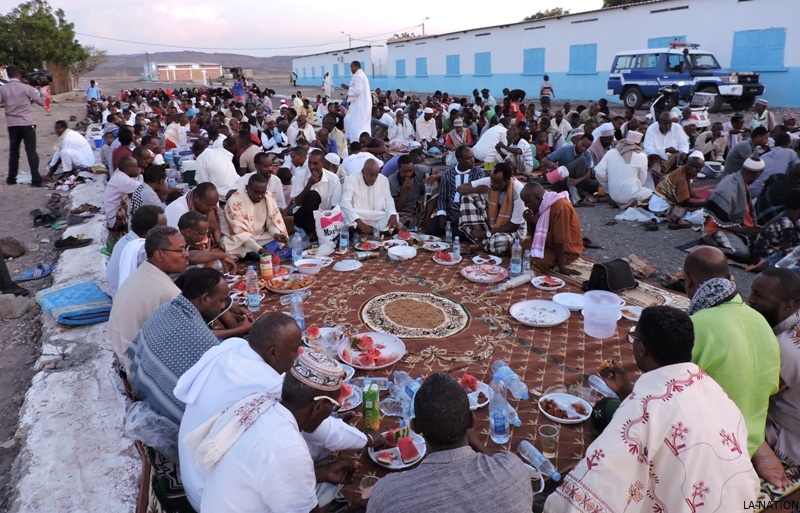 Mouloud : Distribution d’habits neufs aux orphelins