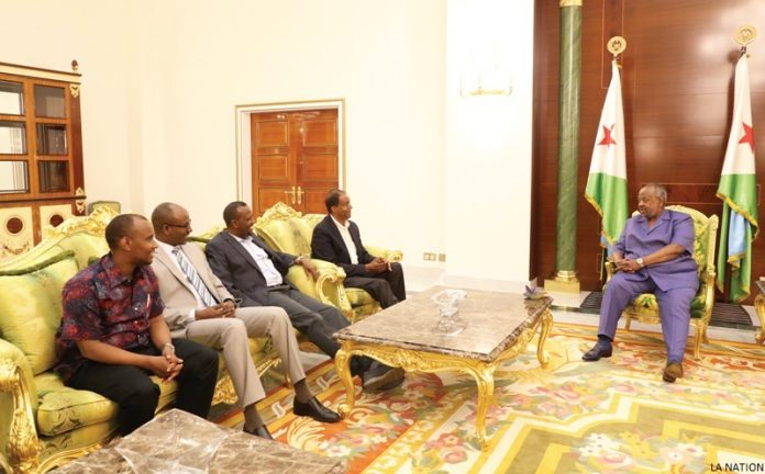 Le chef de lÔÇÖEtat re+ºoit une d+®l+®gation dÔÇÖofficiels kenyans