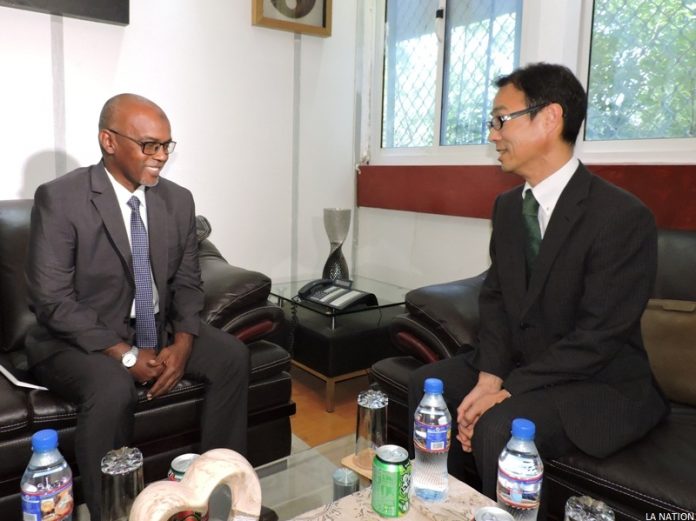 L’ambassadeur Koji Yonetani reçu en audience par M. Isman Ibrahim Robleh (2)