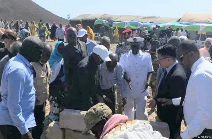 Siyan 1 Le Premier ministre pose la premi+¿re pierre (2)