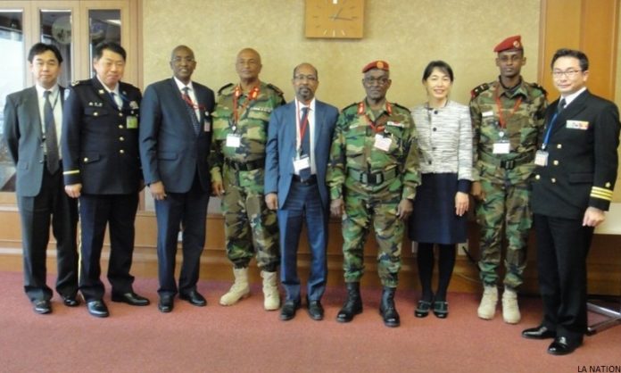 Une d+®l+®gation militaire djiboutienne +á Tokyo (2)