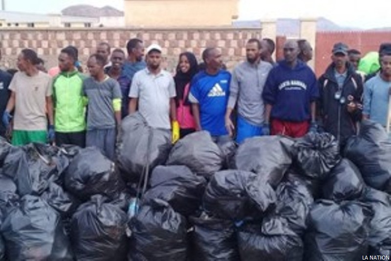 Vulgarisation de l’usage des sacs à poubelle et opérations de nettoyage à Aska