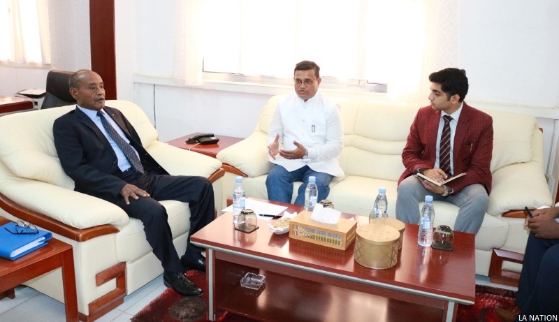 Ballet diplomatique au ministère de la Défense