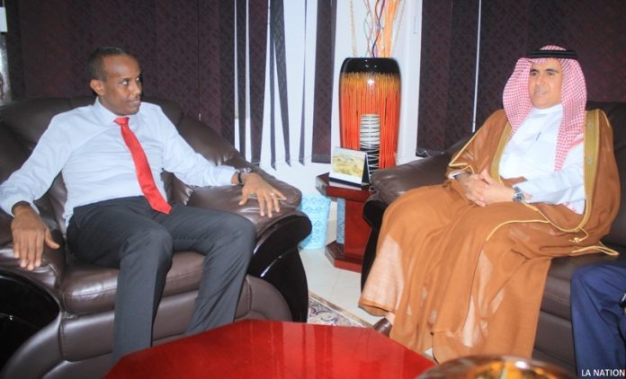 Entrevue entre Le ministre de la Communication et le nouvel ambassadeur du royaumed’Arabie Saoudite (1)