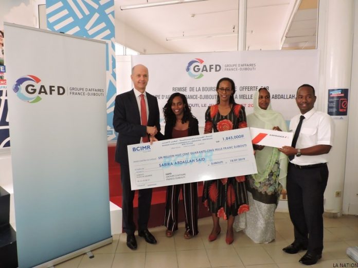 Le GAFD remet une bourse d’études à une brillante bachelière (1)