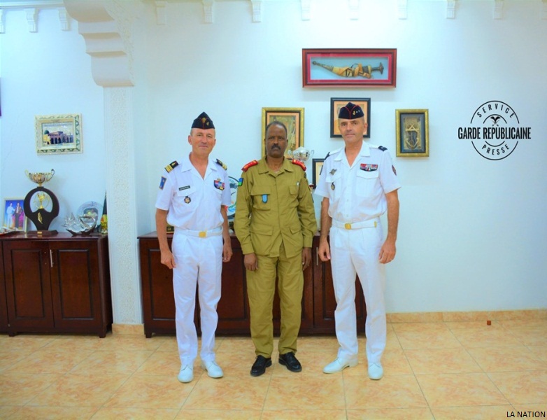 Le général Thierry Laval fait ses adieux au colonel Mohamed Djama Doualeh