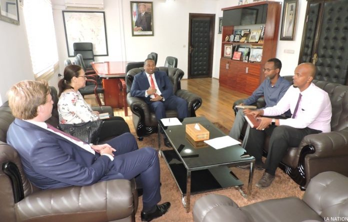 Le ministre de l’Energie reçoit l’ambassadrice du Maroc (1)