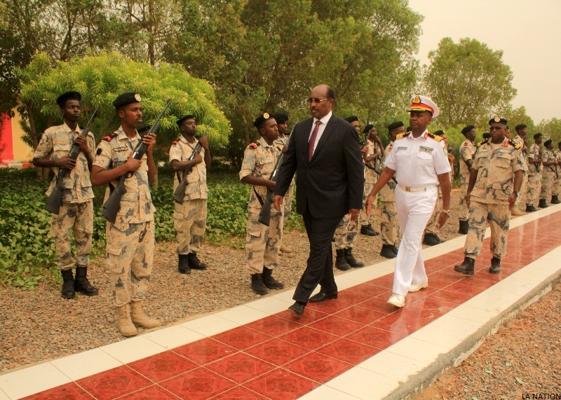 Le ministre de l’équipement et des transports au quartier général des garde-côtes