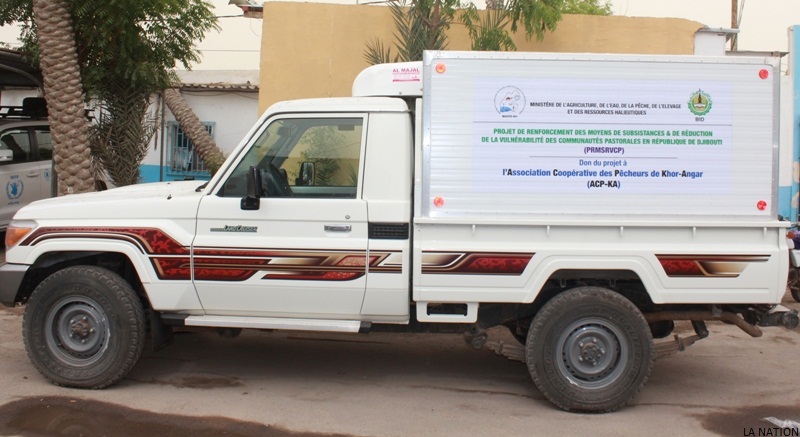 Remise d’un véhicule frigorifique à la coopération des pêcheurs de Khor Angar