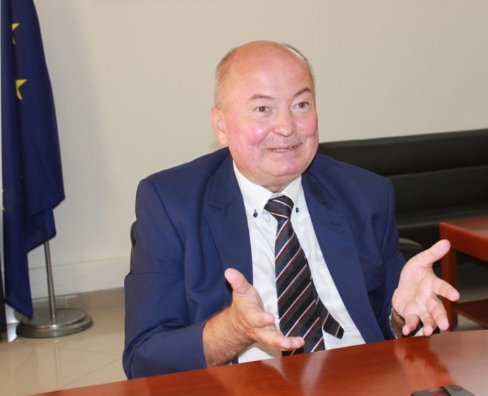 Entretien avec… Adam Kulach ambassadeur de l union europeene (1)