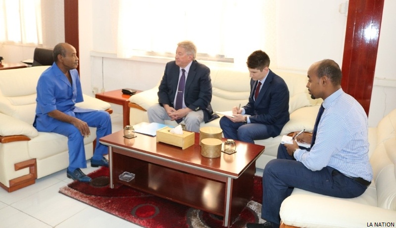 Prise de contact du nouvel ambassadeur russe avec le ministre de la Défense