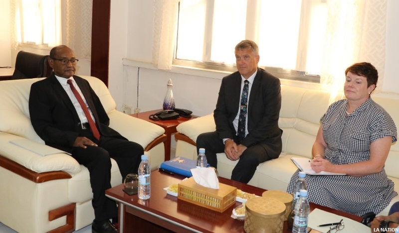 Entrevue entre le ministre de la défense et l’ambassadeur britannique