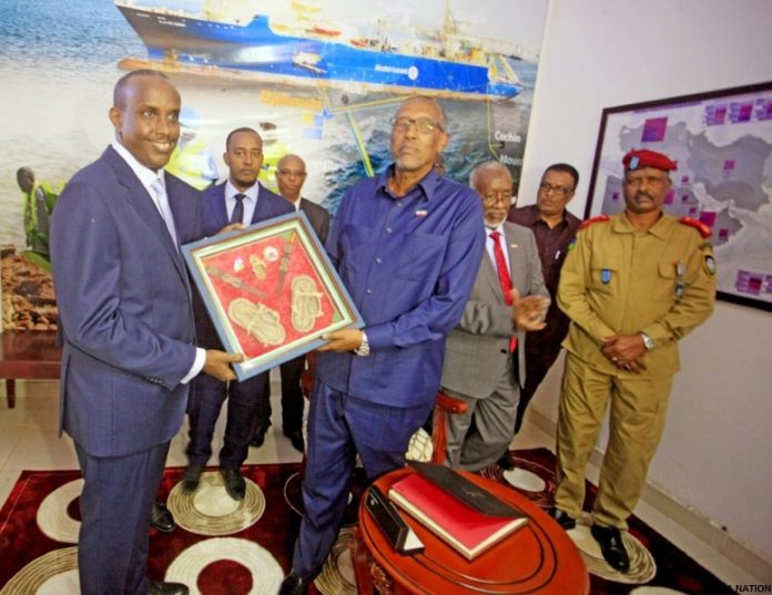 Le Président Bihi visite la station des câbles sous-marins de Djibouti Télécom (2)