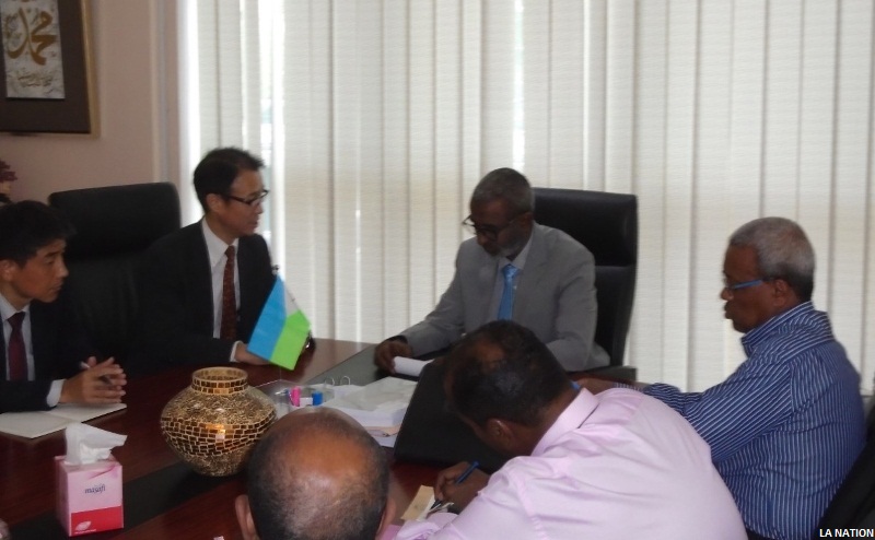 Le ministre du budget s’entretient avec l’ambassadeur Koji Yonetani