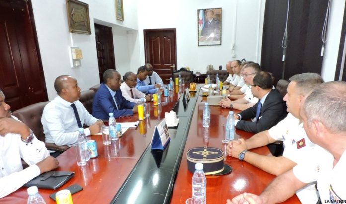 Rencontre entre le ministre de la communication et le général de corps d’armée Jean-Marc Latapy (1)