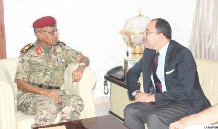 Entrevue entre le général Zakaria Cheikh Ibrahim et l’ambassadeur Arnaud Guillois