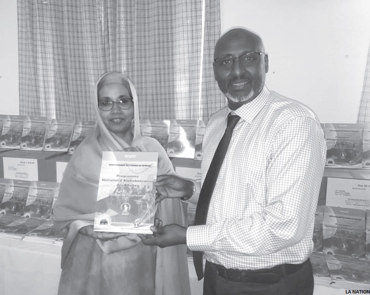 Alphabétisation des adultes : Le MENFOP remet 3000 manuels d’alphabétisation à l’UNFD