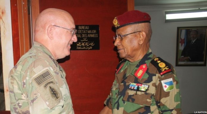 Le chef d’état-major général des Armées reçoit le commandant du CJTF-HOA