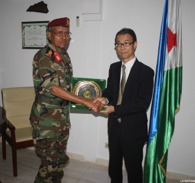 Le chef d’état-major général des Armées reçoit l’ambassadeur du Japon à Djibouti