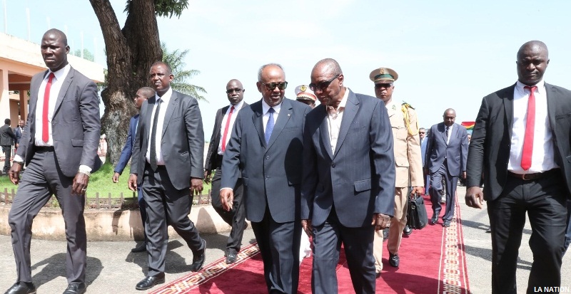 Tapis rouge pour Le Président Guelleh à Conakry