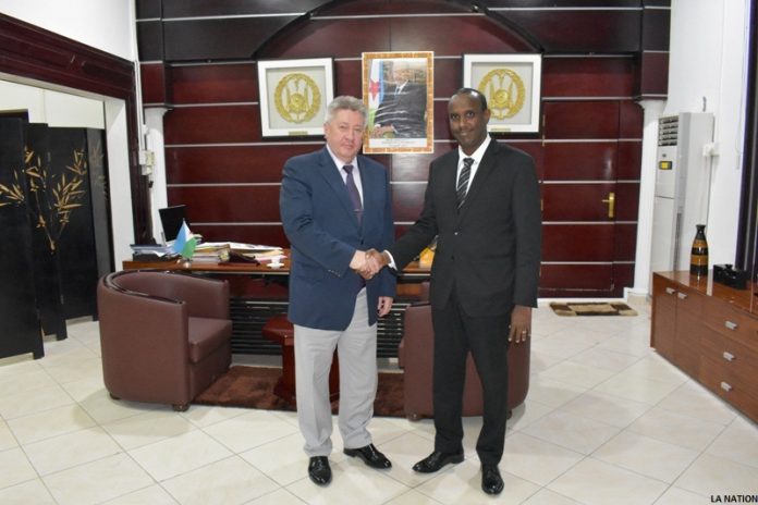 Visite de courtoisie de l’ambassadeur russe au ministère de la communication