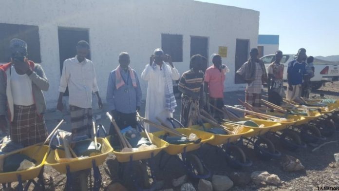 Distribution de matériels aux agriculteurs de Daffeinaytou et Guirrori (2)