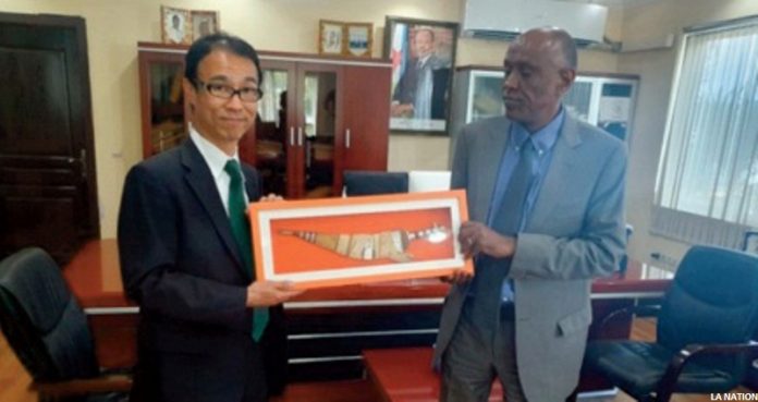 Entretien entre le ministre du commerce et l’ambassadeur du Japon à Djibouti - Copie