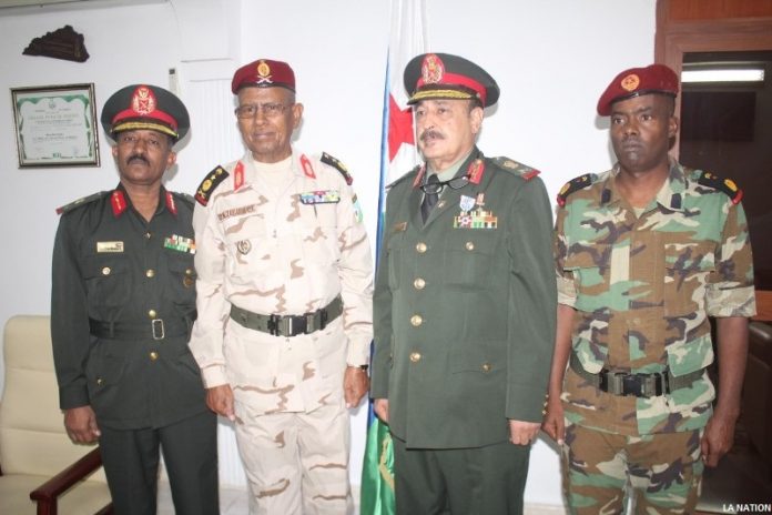 L’attaché militaire du Soudan, le général de division Abdelrazig Mustafa Ali Badawi distingué de la médaille d’officier de l’ordre national du 27 juin