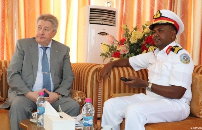 Garde-côtes Le colonel Wais Omar Bogoreh reçoitl’ambassadeur Mikhaïl Golovanov (2)