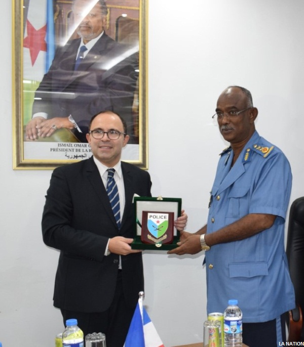 L’ambassadeur Arnaud Guillois reçu à la direction générale de la police nationale (2)
