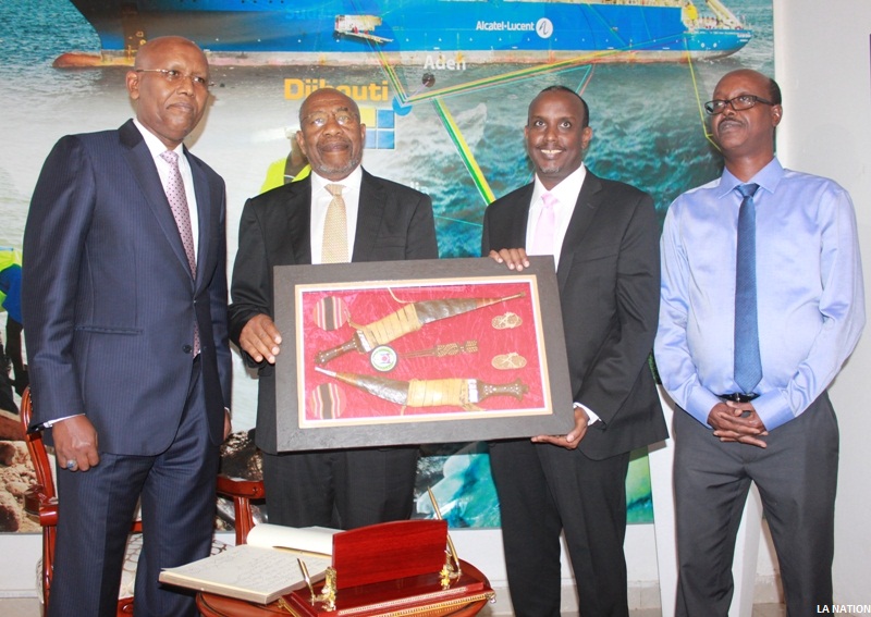 Le premier ministre ougandais visite les installations de Djibouti Télécom à Haramous