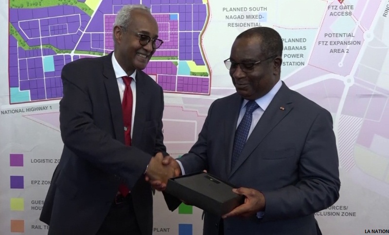 Les premiers ministres ougandais et togolais visitent les installations portuaires de Djibouti