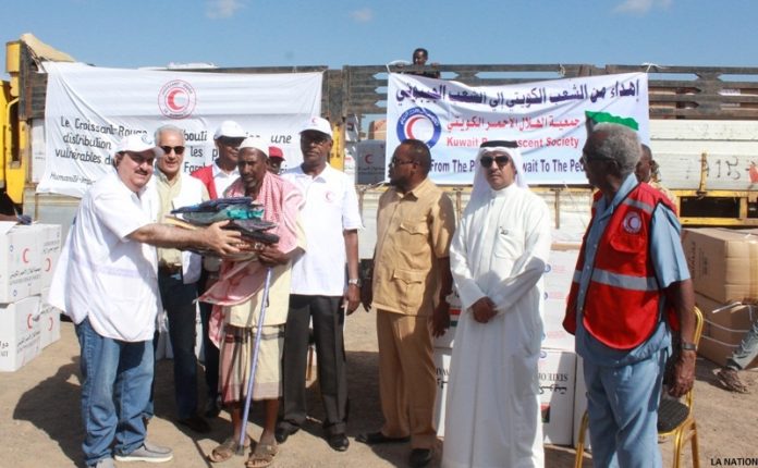 croison rouge Distribution de kits à Damerjoog (2)
