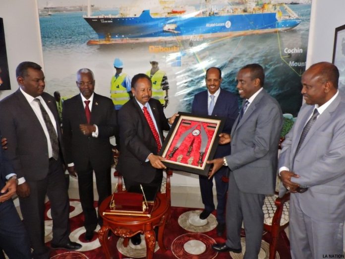 Abdallah Hamdok en immersion à la station d’atterrissage des câbles sous -marins à Haramous (2)