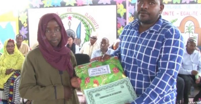 Cérémonie de remise de prix aux meilleures élèves de l'année 20192020 à Dikhil