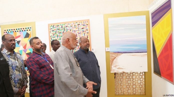 LE PRÉSIDENT GUELLEH HONORE DE SA PRÉSENCE LA CÉRÉMONIE DE LANCEMENT DE L’EXPOSITION DES TABLEAUX DU PEINTRE RIFKI ABDOULKADER BAMAKHRAMA (1)