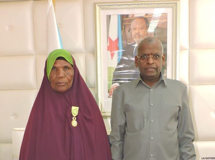 Madina Mohamed Youssouf élevée au rang d’officier de l’ordre national de la grande étoile de Djibouti