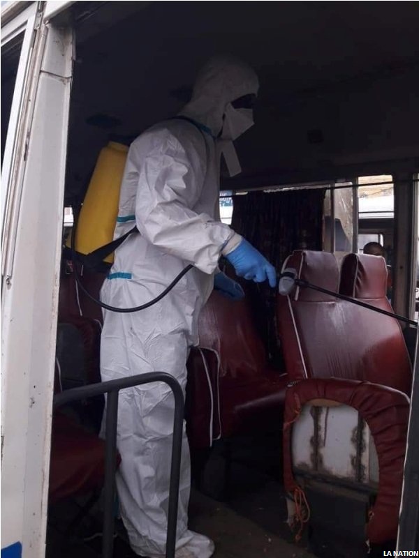 Covid-19 Desinfection des bus et des mini-bus