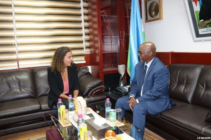 Le ministre Isman Ibrahim Robleh s’entretient avec la nouvelle représentante de l’OIM à Djibouti